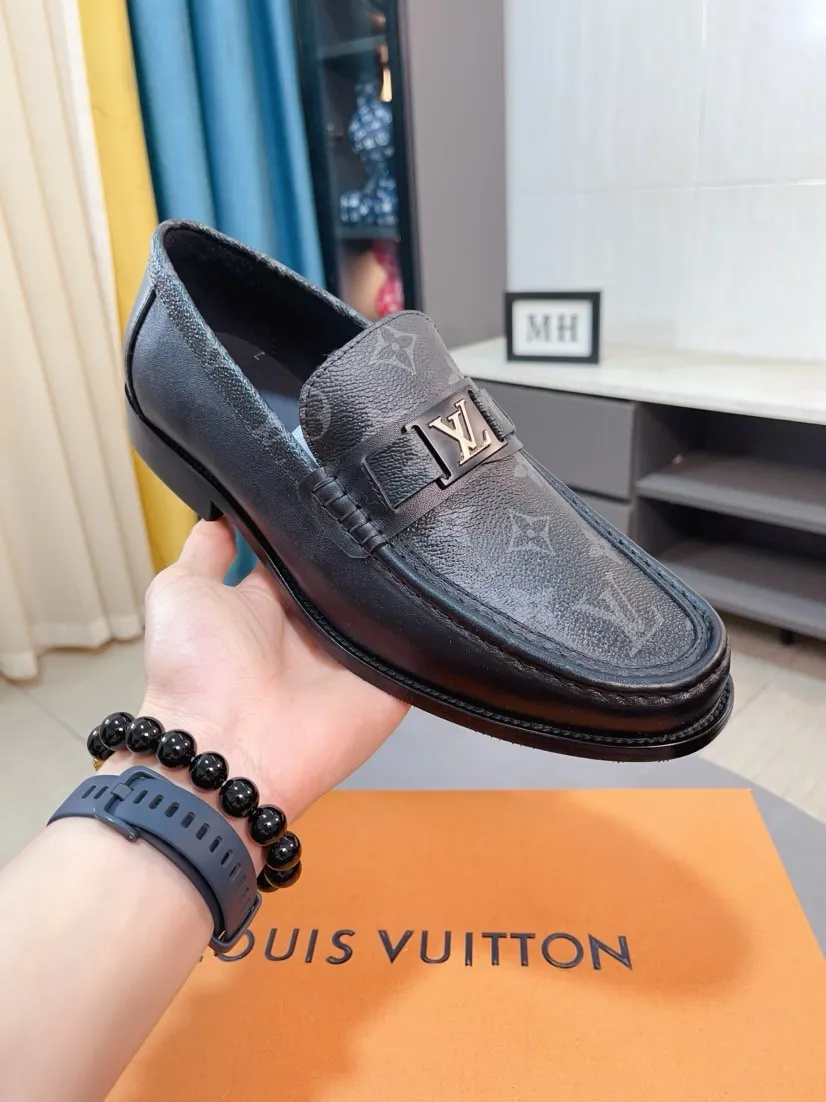 Men's Men's Shoes 💰458🌹🌹Niuli [LV] Louis Vuitton's new open-edge pigskin shoes are the most popular classic. Synchronized with the official website, the upper adopts Italian imported upper embossing➕comfortable cowhide lining, fashionable atmosphere, unique brand and unique craftsmanship. Highlighting the hot style of the new year. Stop hesitating, stop wandering, get it now. Code number: 38--44